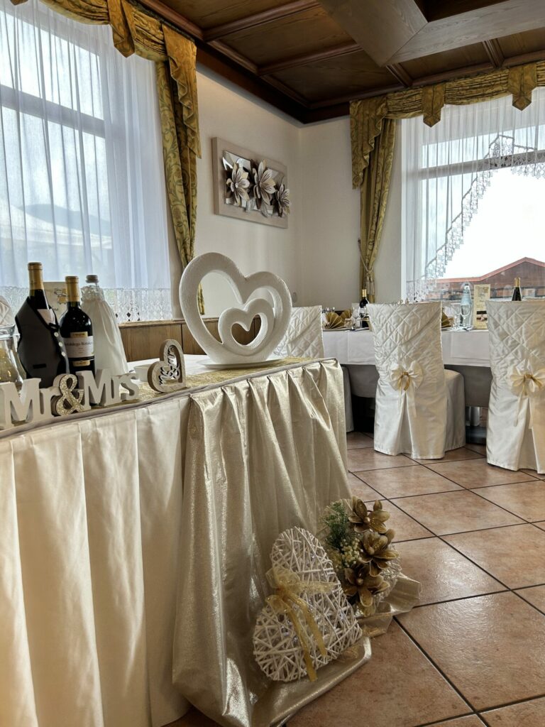 ANNIVERSARIO SALA IN ORO per 50 ANNI INSIEME ANNIVERSARIO